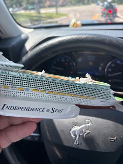 Independence of the Seas Cruise Ship Model minor cracks and such