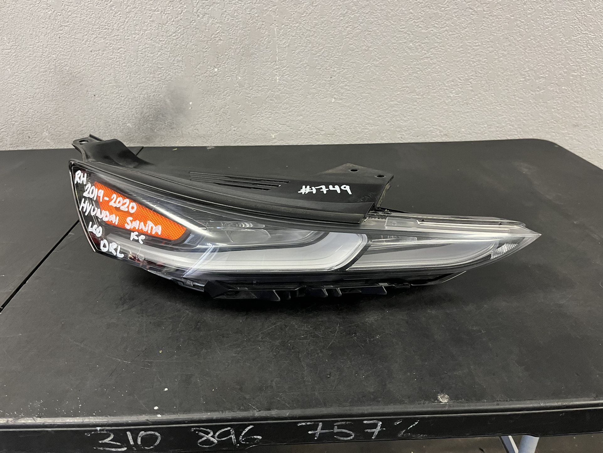 2019-2020 HYUNDAI SANTA FE RIGHT LED DRL OEM USED 