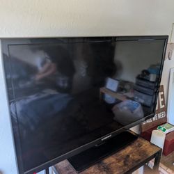 2  32" Element Flatscreens