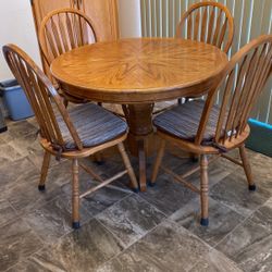 Round Dining Table & 4 Chairs 