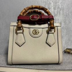 Gucci White Leather Handbag