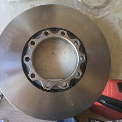 Front axle disc and drakes i bought it for a mack 2020 make me a offer