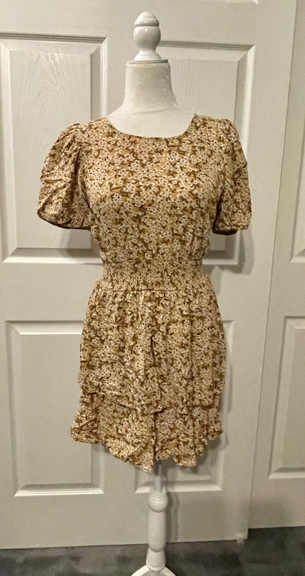 Short Sleeve Open Back Tiered Skater Dress Yellow Wild Fable Smocked Layer Mini - Worn once