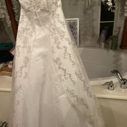Wedding Dress Size 10 With Crinoline 