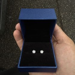 0.5 CT VVS Moissanite stud earrings 💎