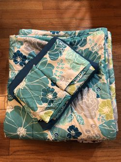Queen Comforter And Sheet Set.