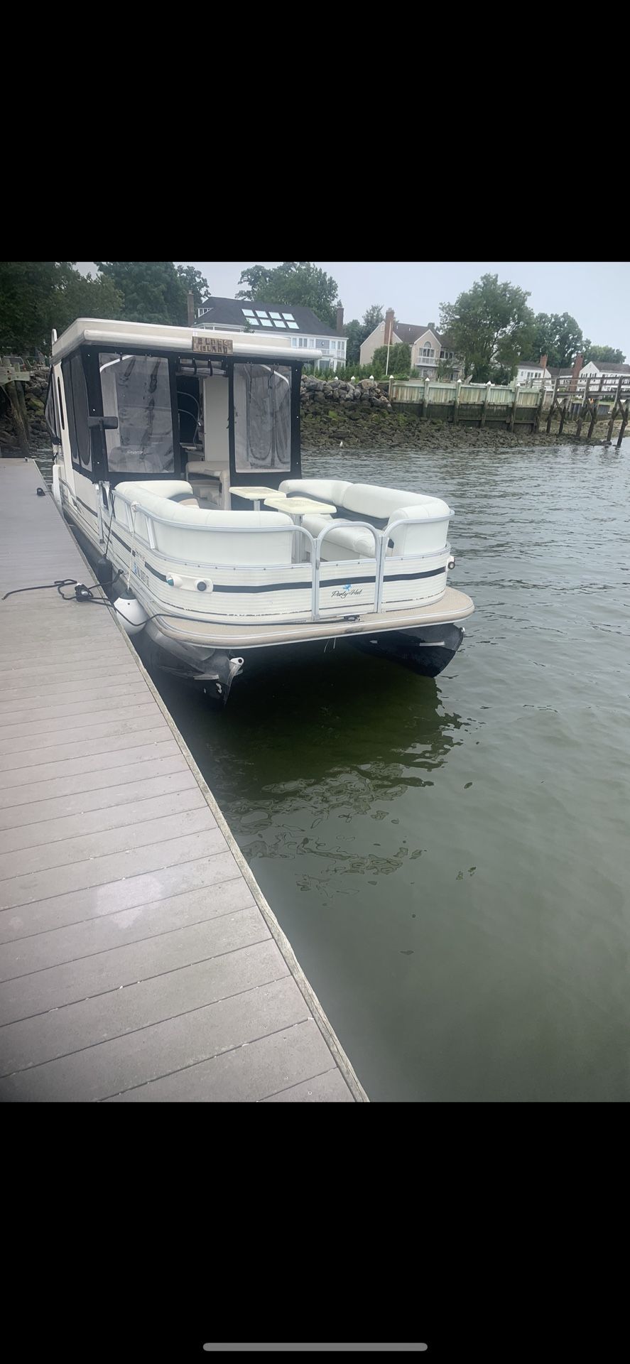 Suntracker Party Hut Pontoon