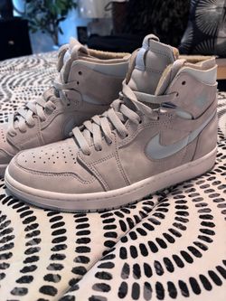 Women’s Air Jordan 1 Mid Wolf Grey Aluminum Size 8 – Excellent Condition