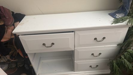 Chalk white dresser