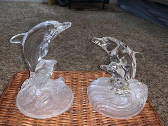 Crystal dolphin collectibles