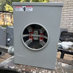 2 Boxes Of Milibank U8878-O-LR 600 VAC 200 Amp 4 Terminal 