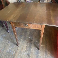 Pembroke drop-leaf table