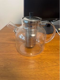 Clear glass teapot