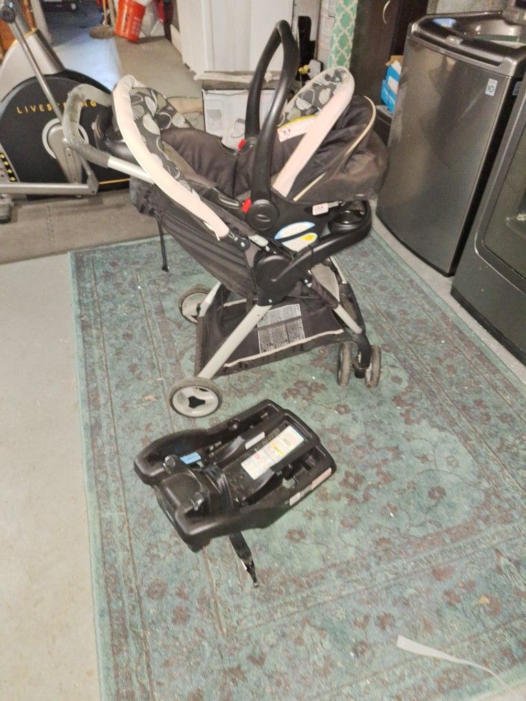 Graco Child Stroller w/ Car Seat Base