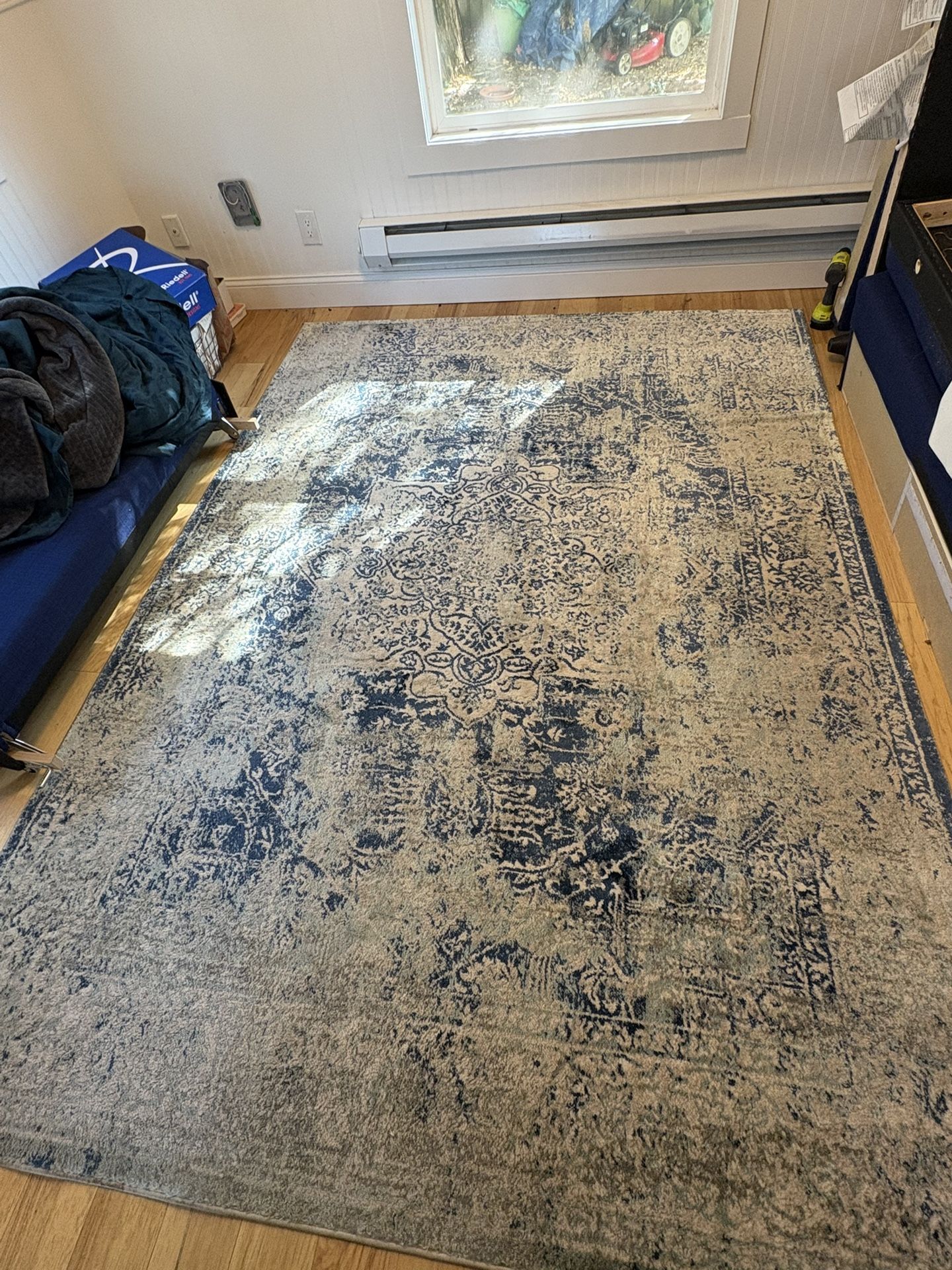 6x9 Blue And White Rug