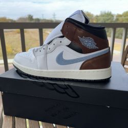 Jordan 1 Mid Mocha Brown University Blue. Size 9.5