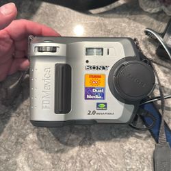 Sony FD Mavica MVC-FD200 Digital Camera 