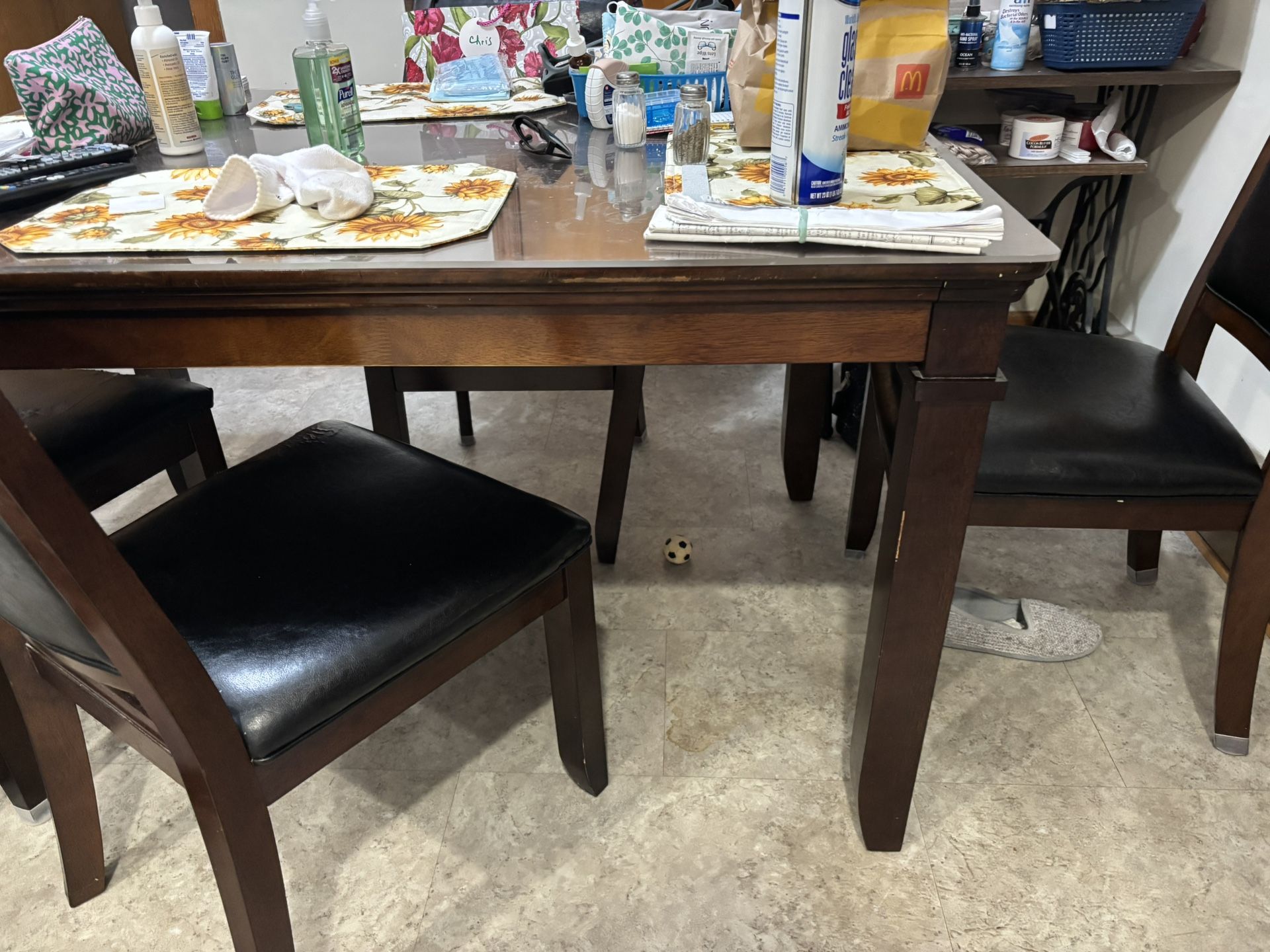 Kitchen. Table W Chairs