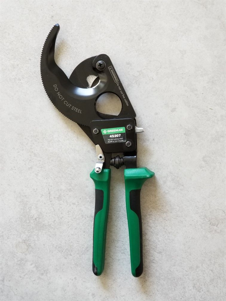 Greenlee Model 45207 Ratchet Cable Cutter LIKE NEW! Cuts up to 750 kcmil Copper, and up to 1000 kcmil Aluminum. This was only used a few times.