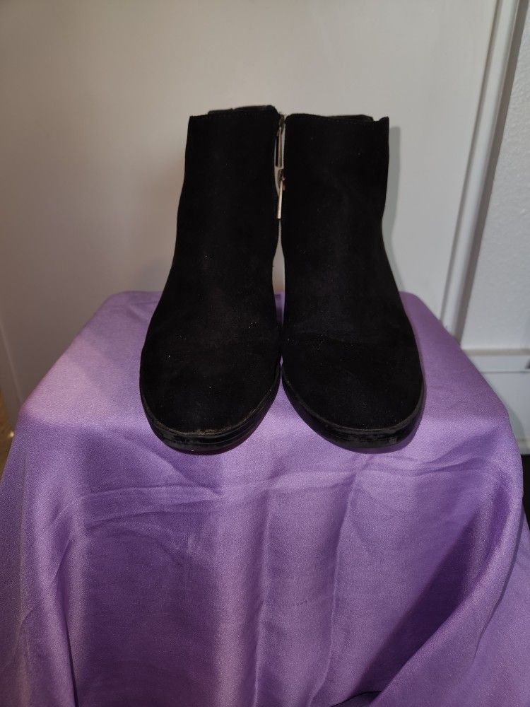 Women's Black Bootie Size 7