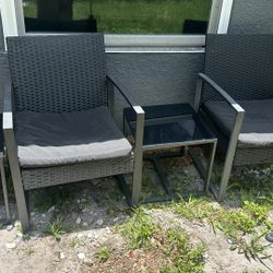 Patio furniture / patio chairs