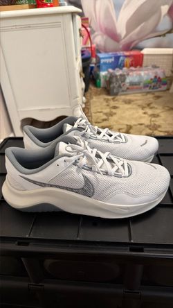 Nike White and Gray Low-Top Sneakers M10