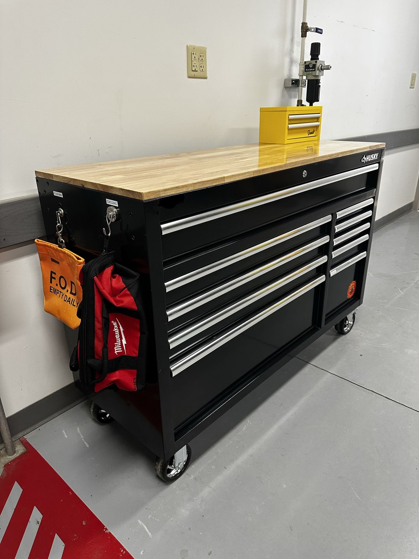 HUSKY TOOLBOX 52 In. W x 20in. D (10 Drawers)