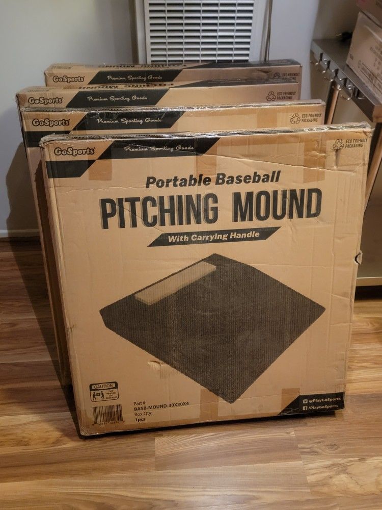 GoSports Portable Pitching Mound for Baseball and Softball Pitchers - 30 x 30 x 4 Inch