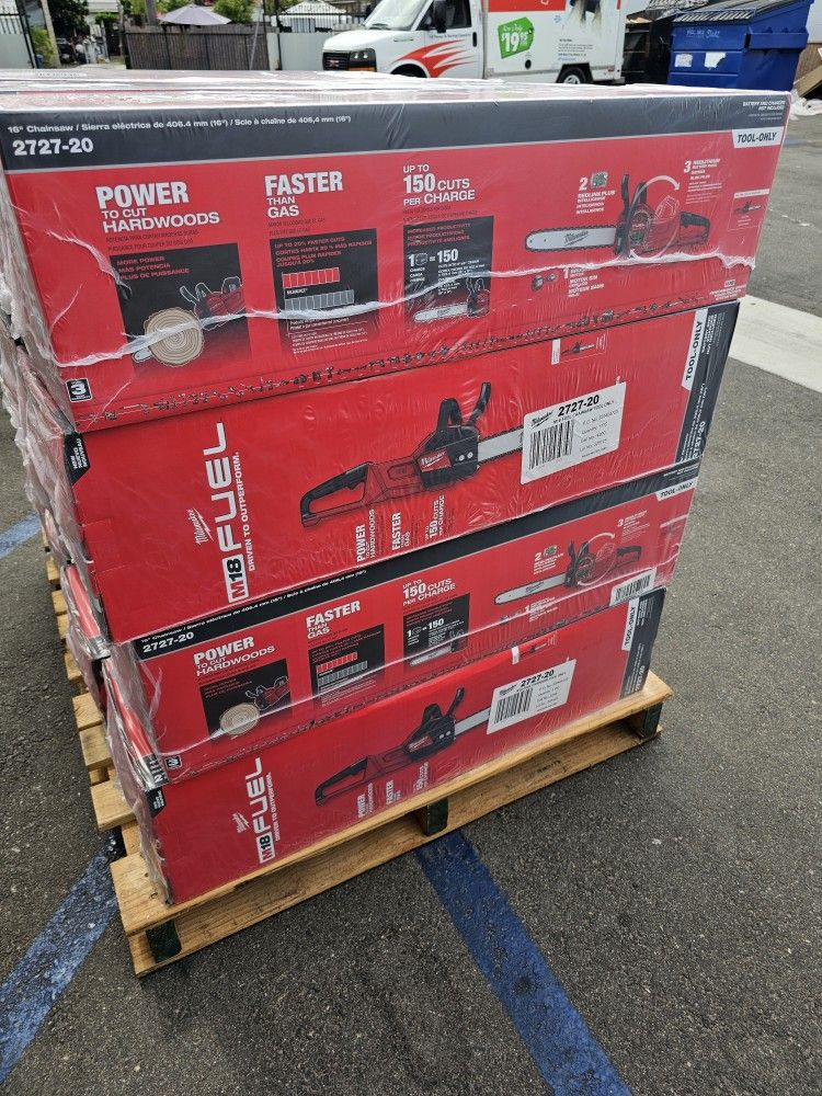 Milwaukee Chainsaw  16" M18 2727-20