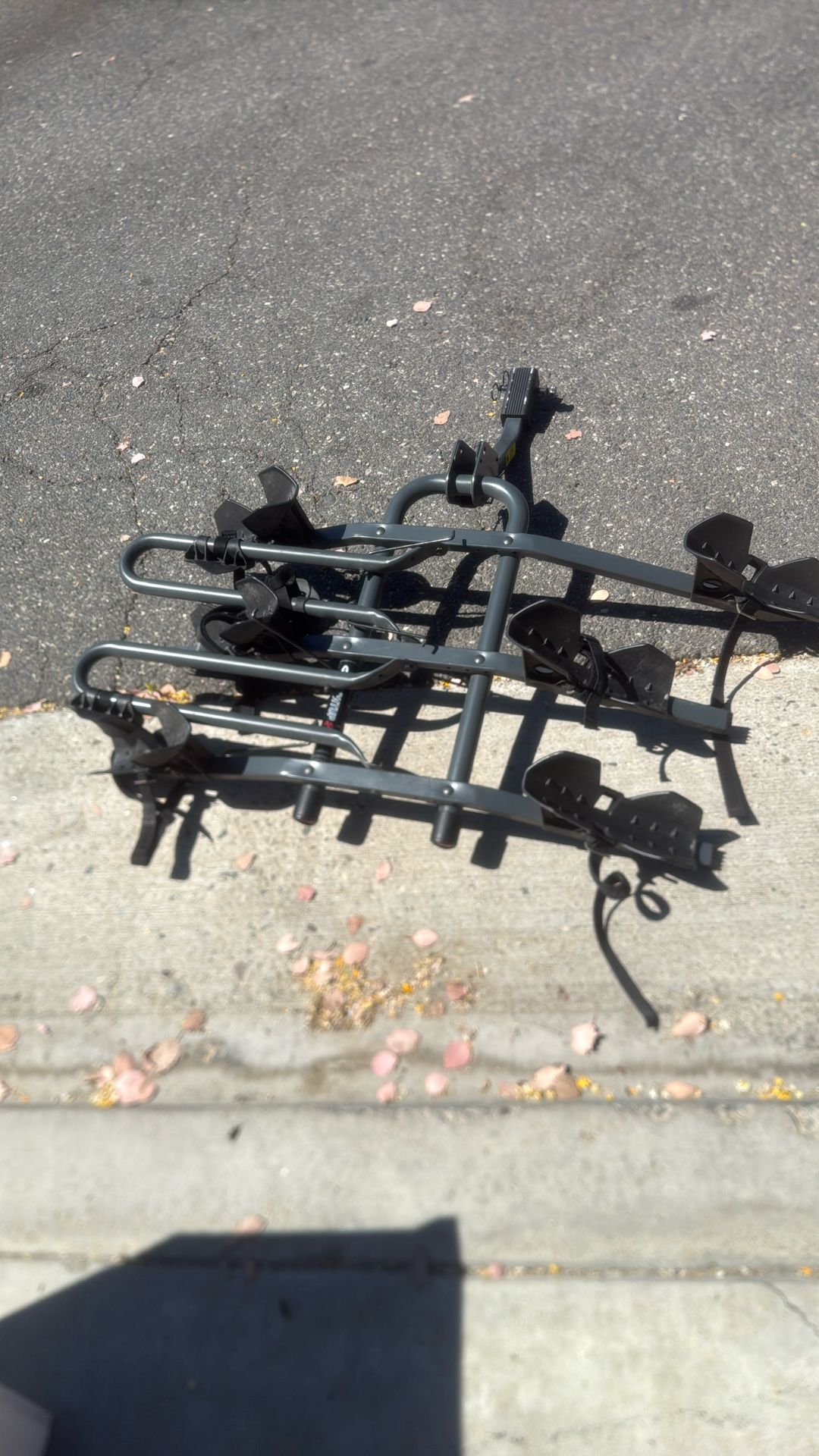 Bell bike rack 3 Bikes Tailgate hitch