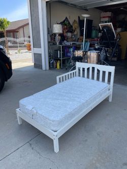 Toddler bed with mattress