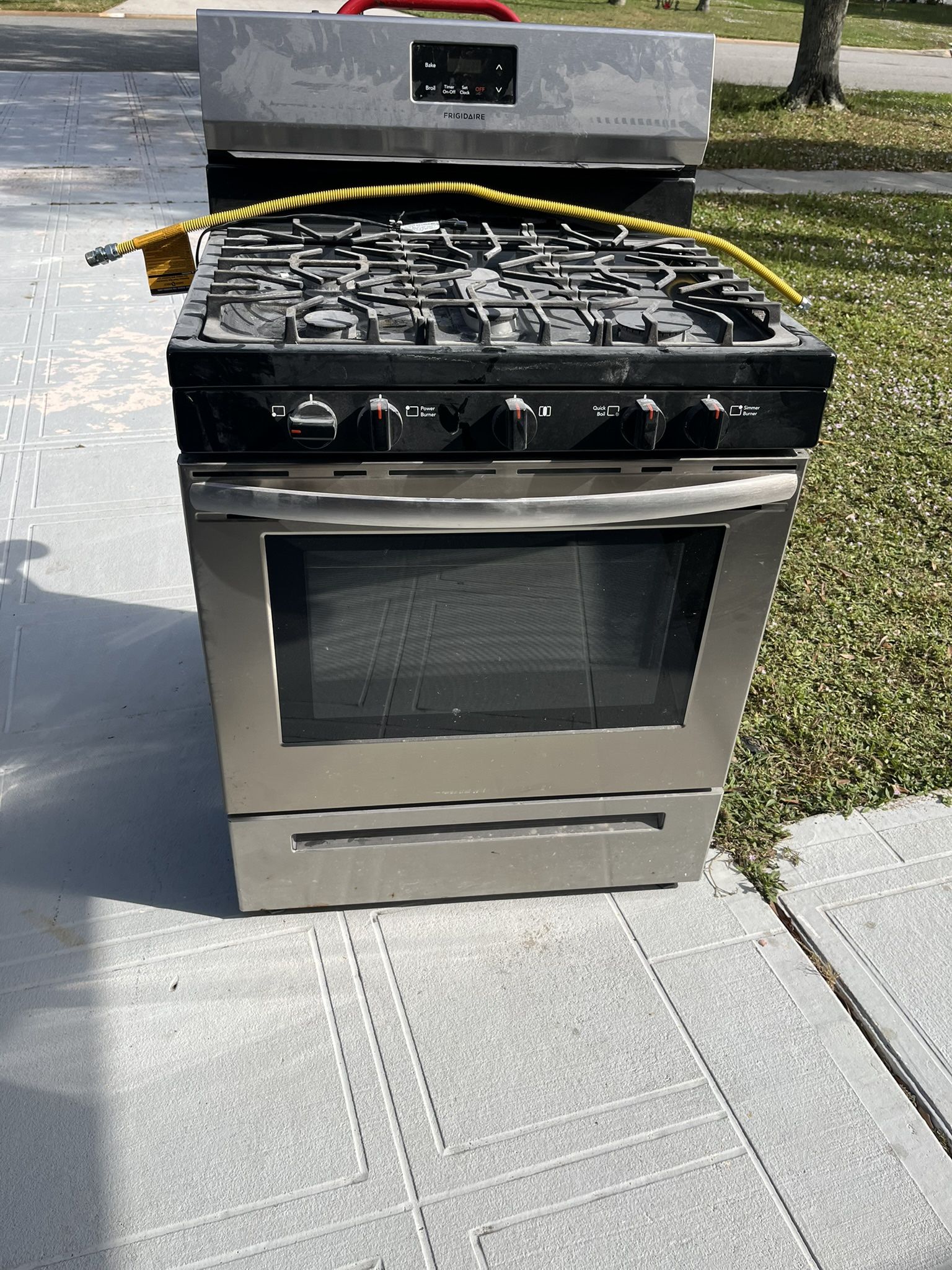 Frigidaire Gas 5 Burner Range