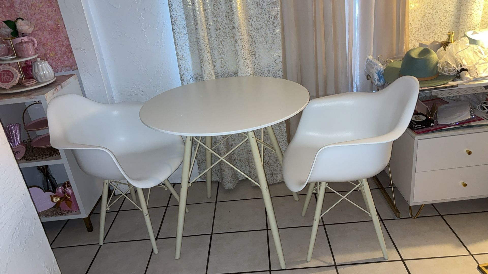 Table And Chairs 