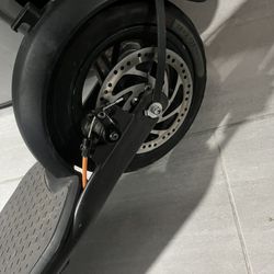 NineBot Electric Scooter - Re Certified 