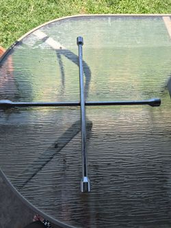 Tire iron 4 way