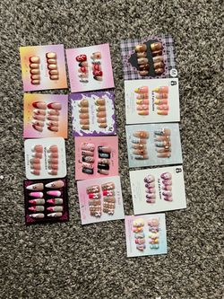Lot of 13 press on nails medium size