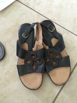 Women's low heel shoes