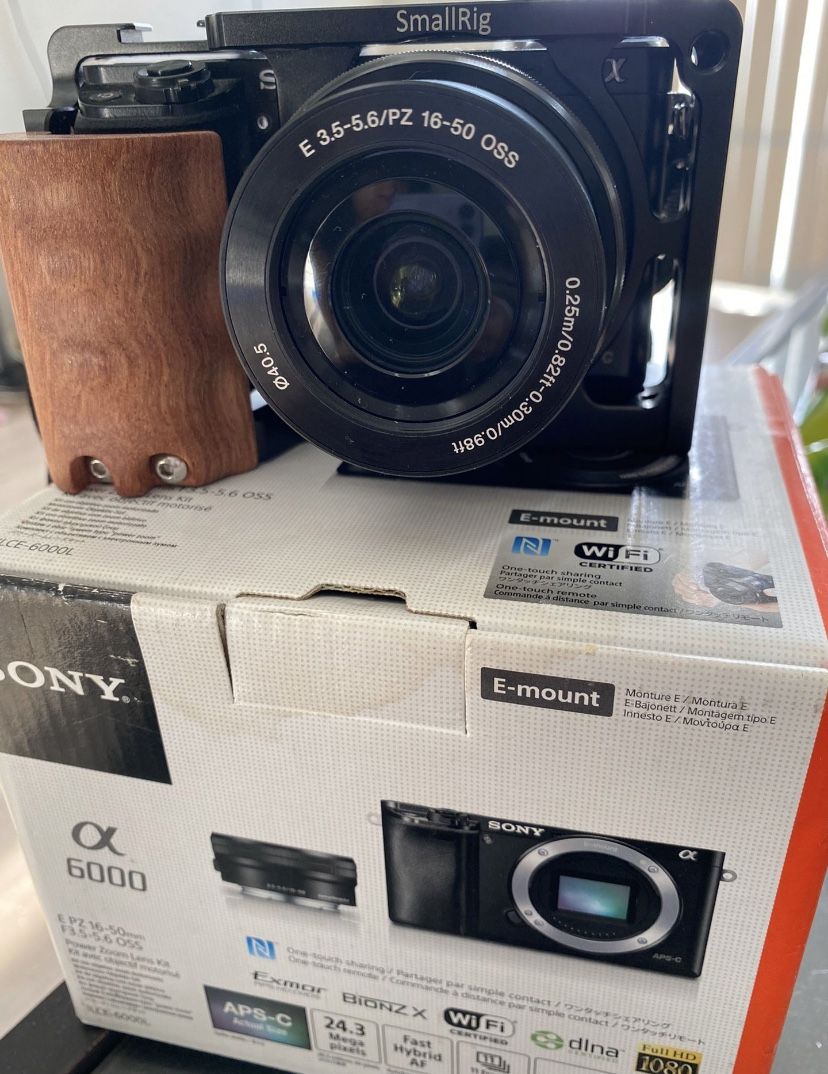 BRAND NEW SONY CAMERA W/ LENS