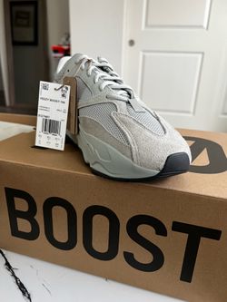 Yeezy Boost 700 Salt Size 9 New Deadstock
