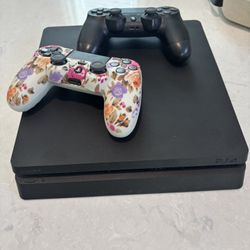 PS4 Slim 