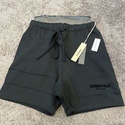 Essentials Shorts - M - Black