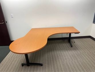 Height adjustable table