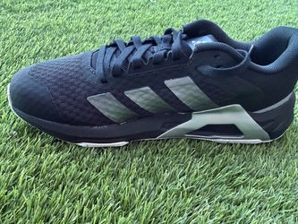 Adidas Low-Top Sneaker size 7 Woman