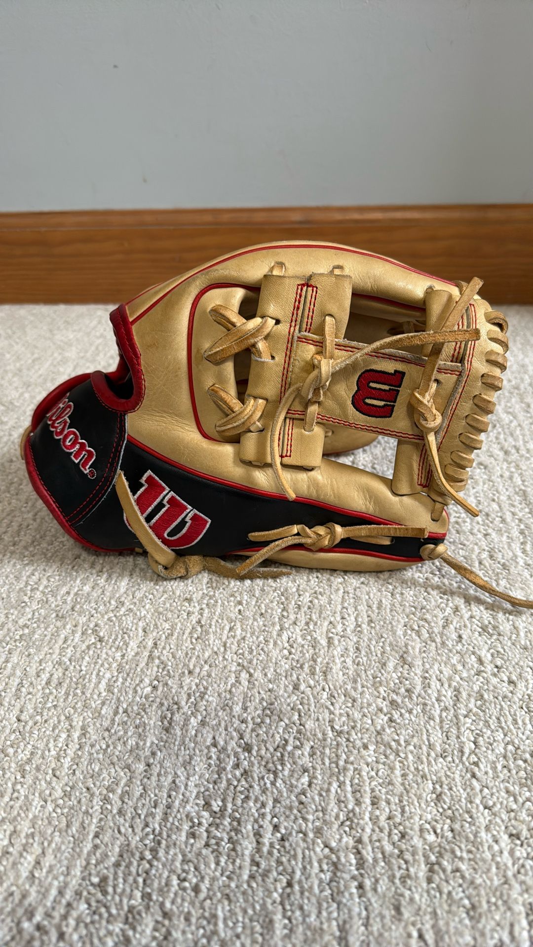 Wilson A2000 Baseball Glove- Great Condition