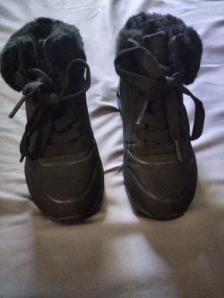 Sketchers Gray Fur-Lined Winter Boots for girls size 11c