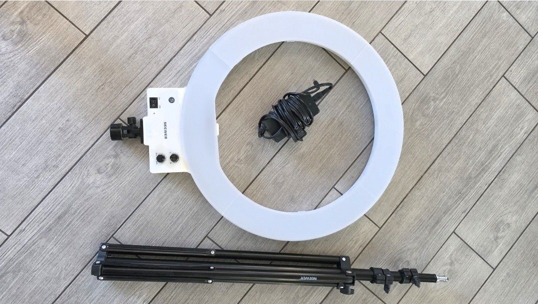 LED Ring Light 19" with Stand – Neewer