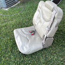 Chevy Tahoe 3rd Seats  I Don’t Know Year And model $ 30 Dls For Both 