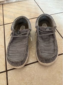 Hey Dude kids shoe size 6