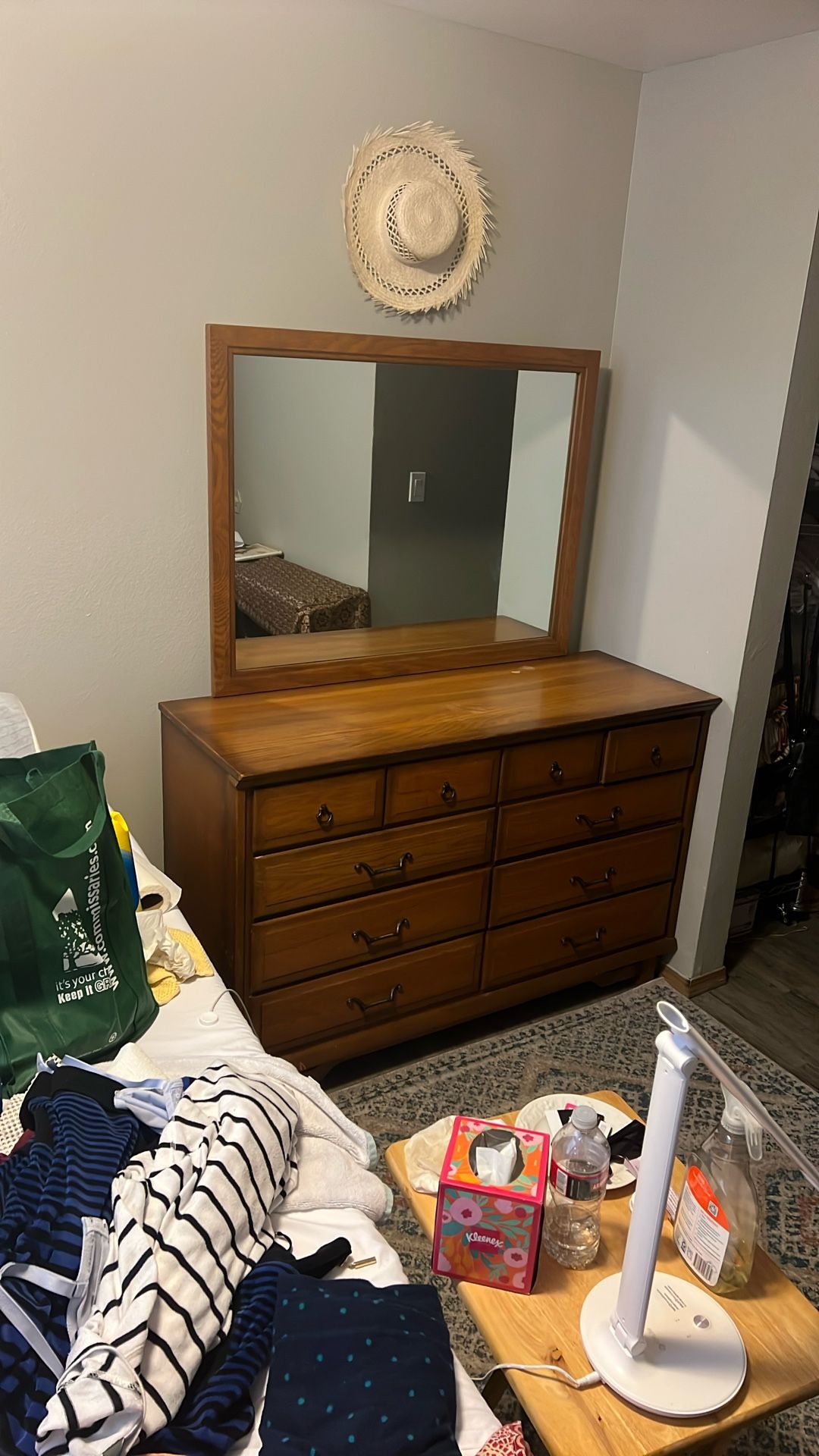 bedroom dresser w/ mirror (W19xL52xH34)  mirror (42x32)