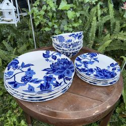 12 dinnerware set Royal Norfolk Blue Floral Stoneware Plates and Bowls